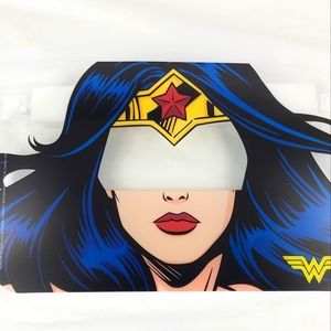 Wonder woman face schield